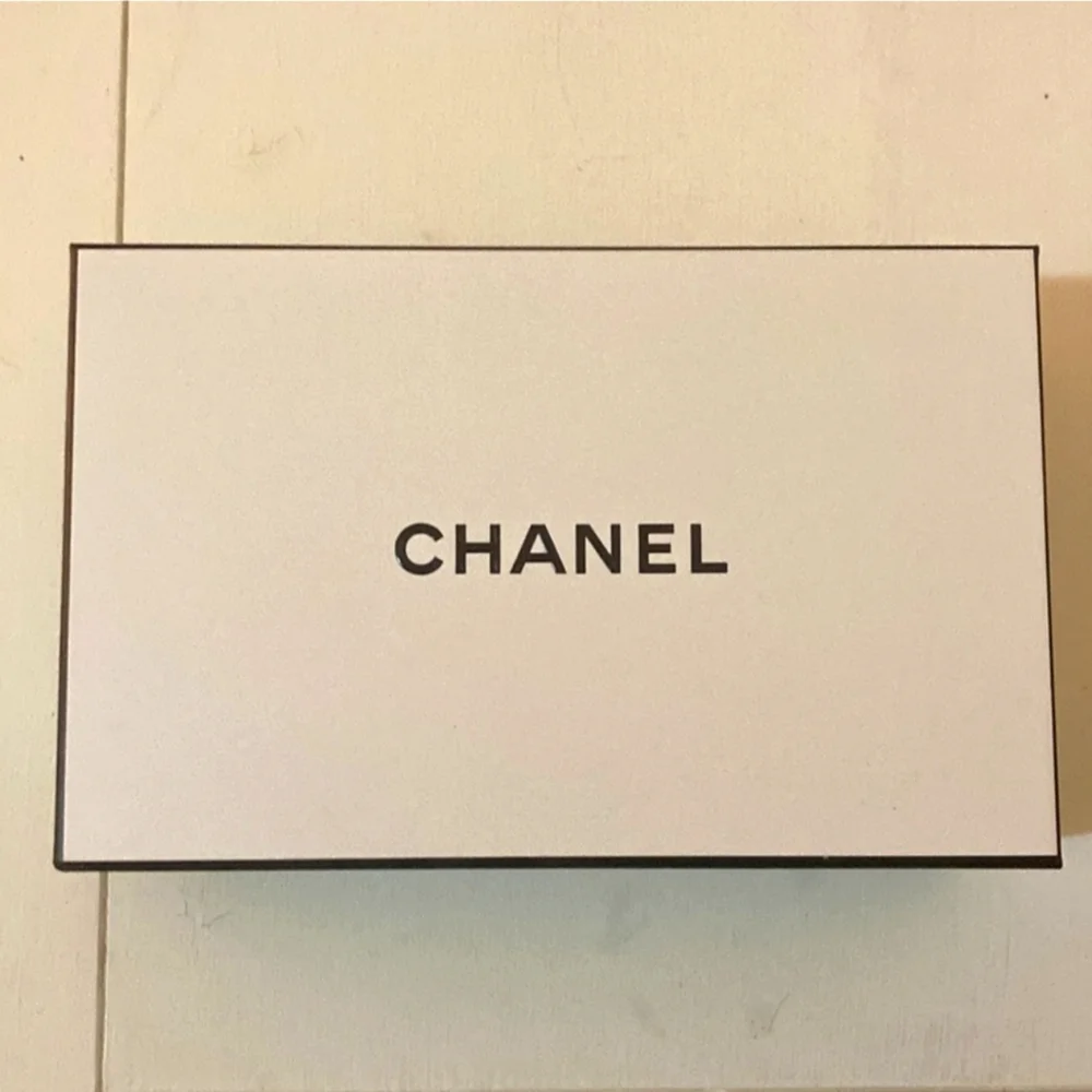 Athentic Chanel Nail Polish Holder - Picture 7 of 7